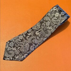 Geoffrey Beene Black and Gray Paisley Tie